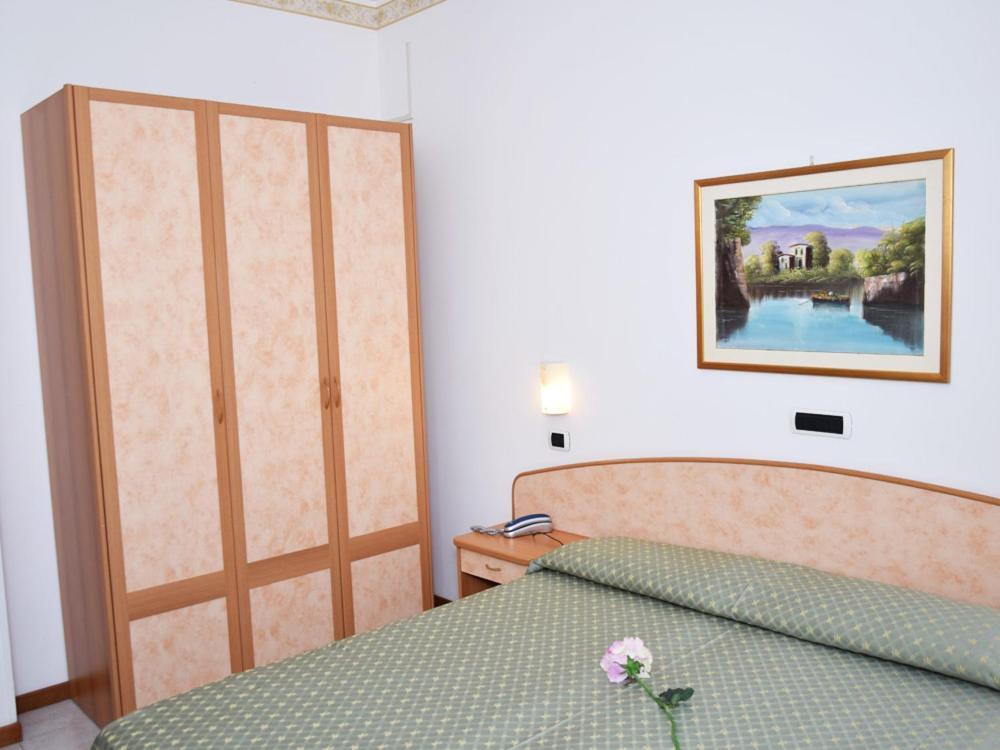 Hotel Joli Alba Adriatica Εξωτερικό φωτογραφία